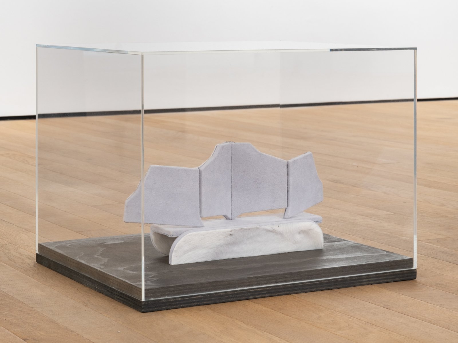 Box Elizabethan (middle)